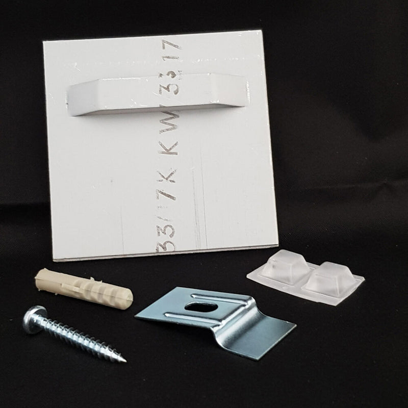 Ophangplaat voor plaatmateriaal set: 1 plaat 45 x 45 mm, voor 1,5 kg, 1 muurhaak, 1 plug, 1 schroef, 2 afstandhouders